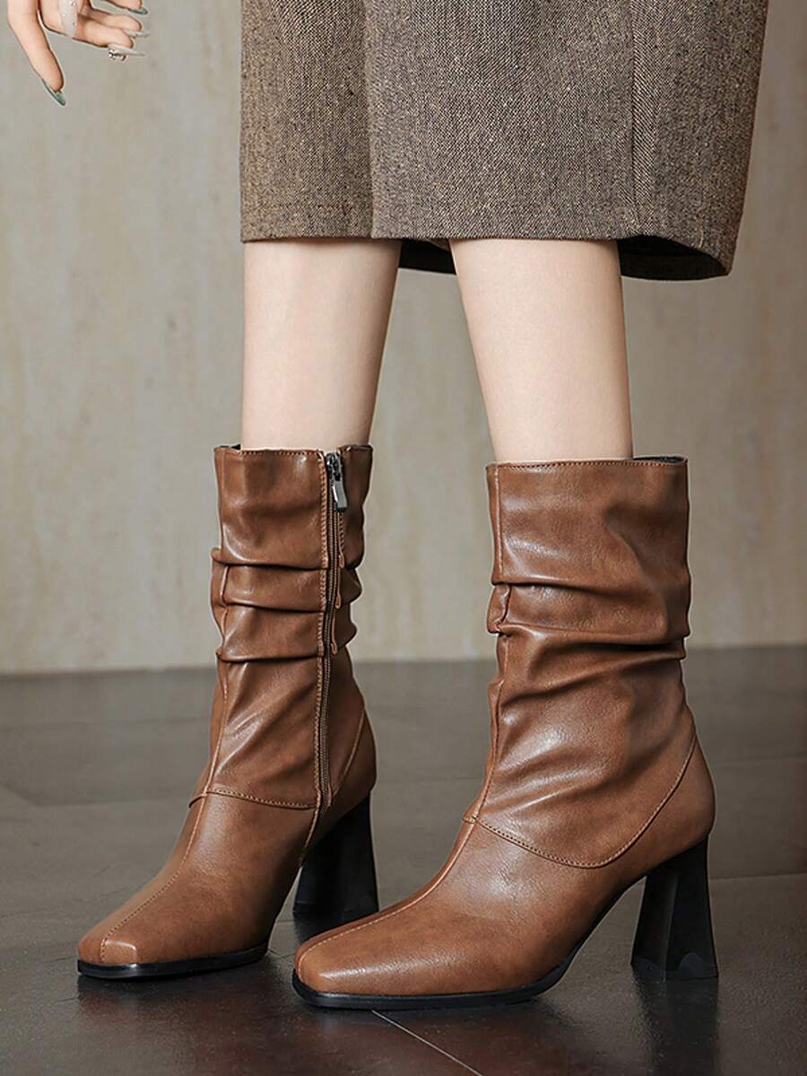 Botas de tacón alto elegantes y versátiles de ajuste ceñido, botas de tobillo de moda con tacón grueso, puntera cuadrada y plisadas, estilo vintage - Marrón - Ver 1