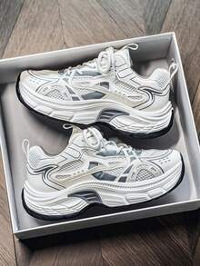 新款男士休闲小众低帮设计皮革运动鞋，百搭厚底中帮运动鞋，时尚拼色户外旅行鞋 - 白色 - 查看 1