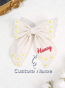 1 件定制名字雏菊发饰，适合女孩，优雅个性化蝴蝶结鳄鱼夹，度假花朵发夹，定制女孩礼物发夹，儿童发饰