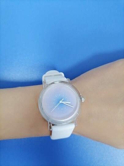  Reloj de mujer adorable y pequeño de KEZZI, con efecto degradado transparente