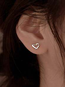 1 Pair Simple Hypoallergenic Heart Shaped Stud Earrings Elegant Casual Style Women's Daily Date Earrings - Silver - View 6