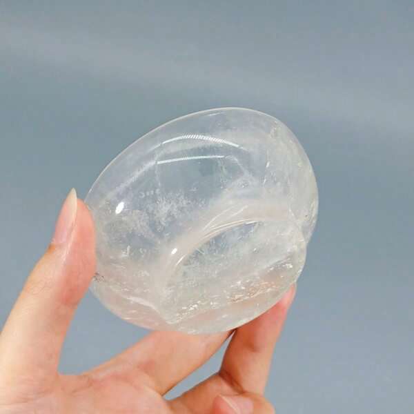 1pc Natural Clear Quartz Bowl Carving Ornament, A Bowl Polished From White Crystal Raw Stone, Crystal Bowl, Crystal Craft Decorative Ornament, Creative Home Decor Ornament And A Unique Holiday Gift.
