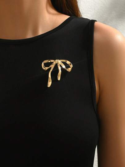 1pc Minimalist Gold 3D Butterfly Brooch For Women, Elegant Classy Accessory Suitable For Vacation, Party, Wedding, Summer Wear, All Seasons, Couple Gifts