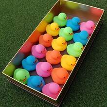 6 piezas de patos de goma de colores del arcoíris (colores aleatorios), patos de goma pequeños y suaves, colores vivos, decoraciones navideñas, decoración de fiestas, accesorios para el interior del automóvil, figuras decorativas