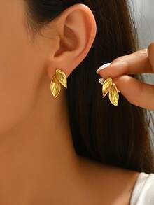 1 Pair Fashionable Gold Willow Leaf Stud Earrings, Simple Smooth Metallic Luster Delicate Small Design, Suitable For Various Styles To Enhance Elegance - Yellow Gold - View 11