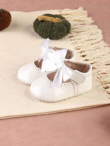 1 Paio di scarpe per ragazze con fiocco, design in pizzo traforato, chiusura a strappo, punta tonda carina e versatile, adatte per primavera e autunno - Bianco - Visualizzare 2