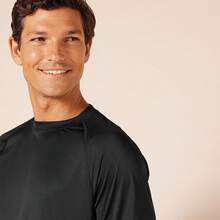 Essentials - Men's UPF 50 Quick-Drying Short-Sleeve Swim Shirt - 黑色 - 查看 4