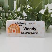 Spersonalizowana nazwa, tęczowe kropki "Witaj, mam na imię", identyfikator pielęgniarki, położnej w szpitalu, pielęgniarki, stażysty | Identyfikator pielęgniarki | Identyfikator pielęgniarki | Edukator | Pielęgniarka | Lekarz | Nauczyciel | Dentysta | Położna