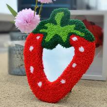 草莓图案化妆镜，绣花毛巾工艺镜，戳刺绣梳妆镜，便携式公主化妆镜，草莓毛巾刺绣相框镜，适合作为节日礼物 - 紅色 - 查看 4