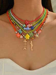 1件优雅可爱的波西米亚海洋元素陶瓷鱼、海星、金海螺、金贝壳、五彩种子珠、水钻、金鱼、橙色/黄色/绿色/红色等。多款可选女士多层串珠项链，海滩派对项链，精致欧式风格，适合日常佩戴，毕业/返校礼物。实际混合种子珠颜色可能与官方照片有所不同，这是由于高温陶瓷绘画工艺和轻微瑕疵造成的正常现象。 - 彩色 - 查看 2