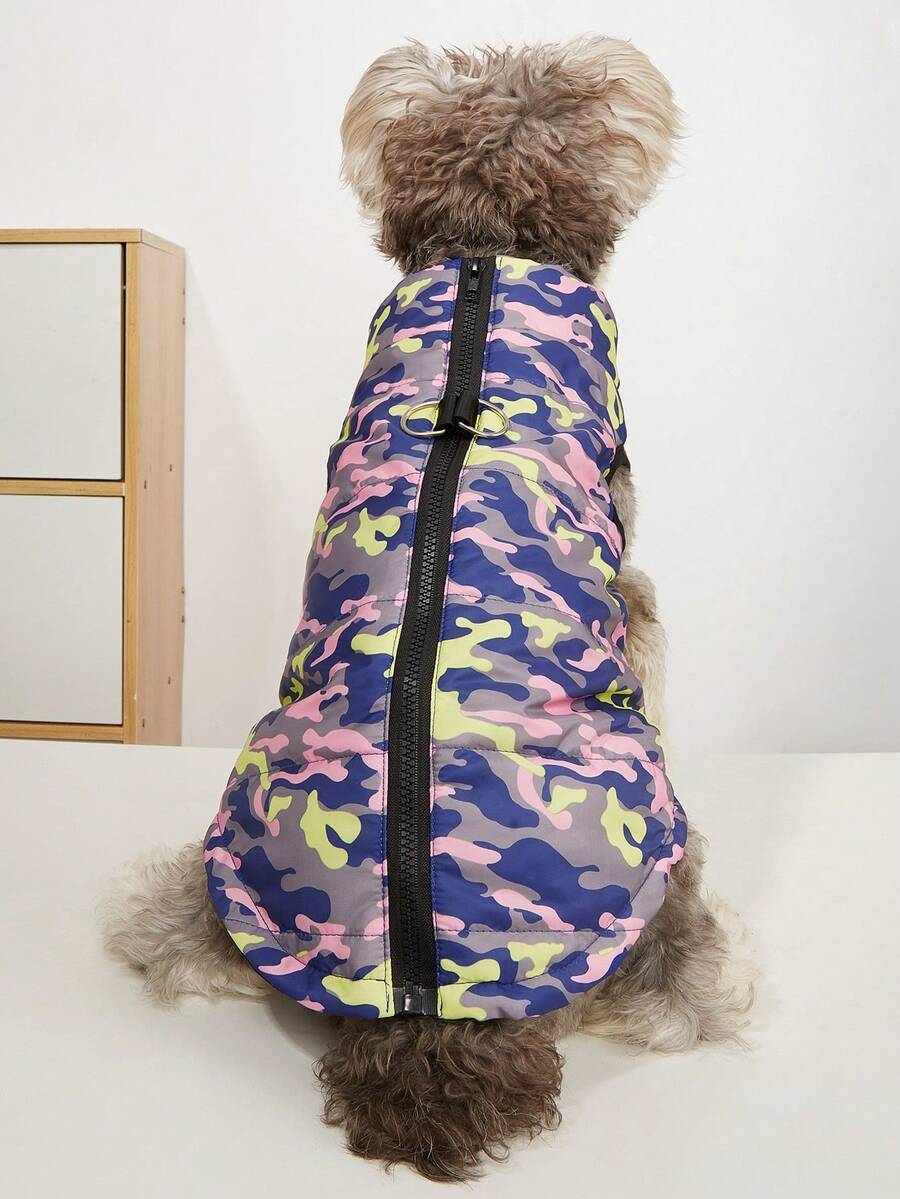 1 件宠物服装秋冬时尚背心，撞色迷彩拉链带牵引绳孔，适合贵宾犬、比熊犬、滑雪犬