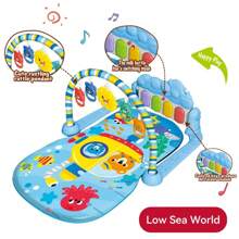 Baby Kick Klavier Fitness Puppe, 0-36 Monate Neugeborenes Kleinkind Bildungszentrum Musik Matte, Multi-sensorische Entwicklung Arm, Bein & Tastspiel Pad, Cartoon Charakterdesign Geschenk (Aufhängeringe Farbe zufällig, benötigt 3 AAA Batterien)