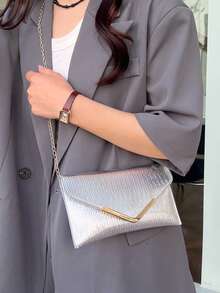 纯色金属边饰纹理单肩包，翻盖链条信封斜挎包，适合约会/正式场合、购物、装钱包、手机等，是年轻女性、大学生、新婚夫妇、上班族女性的理想之选。也适用于办公室、大学、工作、商务、通勤、户外活动、旅行和短途旅行。 - 銀色 - 查看 4