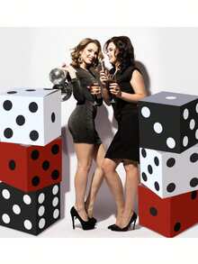 Hộp quà xúc xắc sòng bạc 6 chiếc, Hộp quà xúc xắc sòng bạc 11 inch, Thiết kế quân bài Poker, Bộ 6/3 món đồ dùng tiệc chủ đề sòng bạc, Trang trí tiệc đêm Las Vegas, Trang trí trò chơi trung tâm năm mới với xúc xắc 3D, Trang trí tiệc đêm Las Vegas với xúc xắc 3D, Trang trí trung tâm năm mới (Nền trắng chấm đen), Trang trí tiệc sòng bạc, Trang trí đêm trò chơi, Hộp quà chủ đề sòng bạc (Đen, Trắng, Đỏ) - Nhiều màu - Xem 3