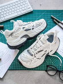 新款男士休闲小众低帮设计皮革运动鞋，百搭厚底中帮运动鞋，时尚拼色户外旅行鞋 - 白色 - 查看 2