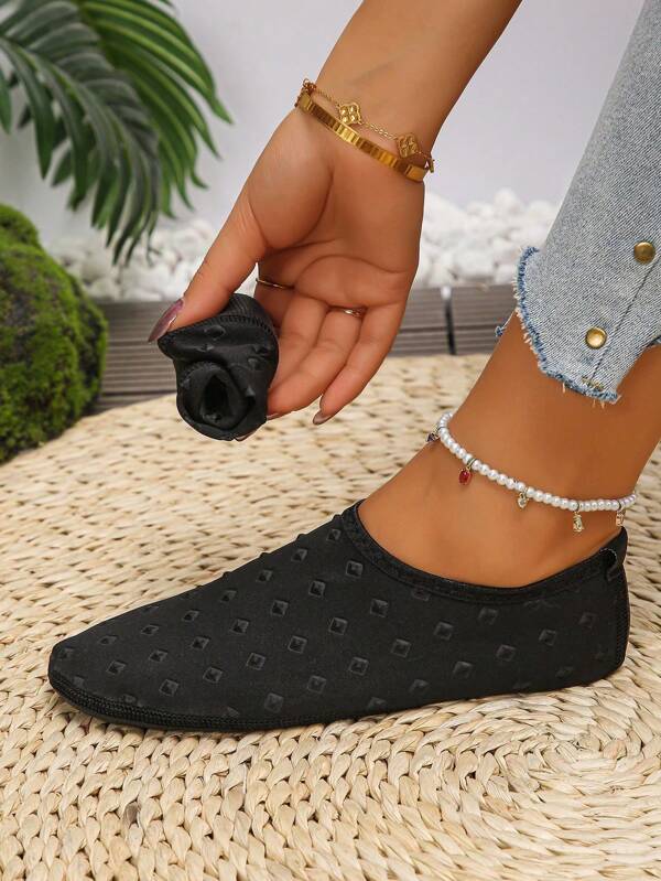 Chaussures d'eau pour l'extérieur, chaussures de yoga, chaussures de plage, séchage rapide et respirantes, chaussettes d'eau légères, convenant pour l'extérieur, l'intérieur, la plage, unisexe
