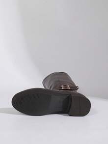 女士棕色时尚侧拉链双腰带金属扣日常休闲靴,PU 皮革鞋面,外观高档,易于护理,薄款保暖内衬,保暖透气,经典款式适合大多数脚型,平底舒适,适合全天穿着,高筒设计修饰腿型,百搭秋冬马靴,及膝靴 - 棕色 - 查看 9