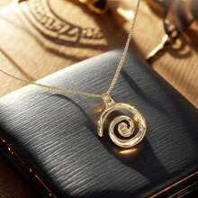 1 Bohemian Spiral Swirl Pendant Necklace, Vintage Oval Swirl Pendant Necklace, Chunky Y2K Necklace, Bohemian Summer Beach Birthday Party Jewelry - 金色 - 查看 10