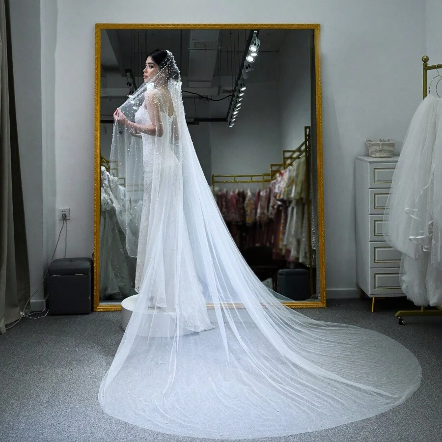 1 Peça Véu de Noiva Luxuoso Muito Enfeitado com Decoração de Pérola Sintética, Cauda de Catedral, Acessório de Casamento