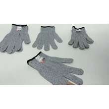 1双灰色成人防割手套，五级防护，适用于厨房，可机洗，舒适灵活，轻便，双手均可佩戴。防割玻璃手套，防刮，适用于切肉、剥牡蛎、切鱼片等厨房工作，以及切割、园艺、木雕、清洁、组装和维护等。保护娇嫩肌肤免受刮擦。