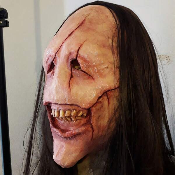 1 stuk Realistisch Halloween-demonenmasker met lange zwarte pruik - Eng feestkostuumaccessoire voor feestdecoratie-rekwisieten Synthetisch latex Straatstijl 33 cm x 13 cm Horror-rollenspel-rekwisiet Deskundig vakmanschap voor griezelige evenementen Halloween decoratieve maskers