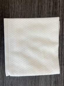 1块现代几何图案厨房清洁布，采用20gsm超柔软涤纶混纺无纺布制成，矩形。吸水性强，经久耐用，可擦拭水渍和油渍，不起球。一次性使用，无需清洗，适用于家庭厨房和户外清洁。颜色和款式随机。