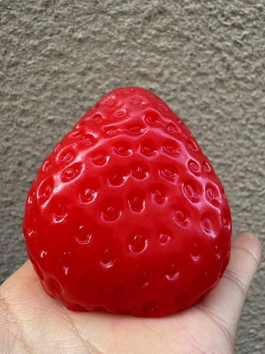 1 件实心草莓挤压玩具，优质光面大草莓，仿真硅胶玩具，减压玩具，烦躁玩具，透气玩具，大号草莓夹，仿真硅胶，膏状质地，高审美价值，手工制作减压食物玩具 DIY，适用于复活节、新年礼物，适用于办公室环境压力，毛绒玩具，柔软，（外包装随机，款式和颜色随机），情人节、生日礼物，2025 新年，返校用品，返校季礼物
