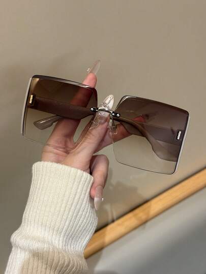 2025 新款女士大框时尚眼镜，两侧采用闪亮金色设计，时尚且眼镜展示个性化，适合日常生活、登山、徒步旅行、旅行、海滩，方形墨镜