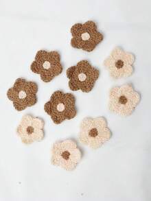 Set de 10 piezas de aplicaciones de flores de cinco pétalos de hilo en colores café y blanco marfil, con textura suave de punto y orificio central para fácil adherencia, para manualidades DIY, ropa, calzado y sombreros - Multicolor - Ver 9