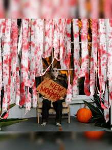 1 pieza Cinta de gasa ensangrentada de Halloween, decoración de Halloween aterradora, decoración multifuncional de Halloween para el hogar, la cocina y los festivales, accesorio de disfraz, accesorio de foto de vendaje para decoración de la cara, la cabeza y el brazo (el patrón de manchas de sangre es aleatorio) Decoración del hogar Decoración de otoño Decoración de habitación Decoración de otoño
