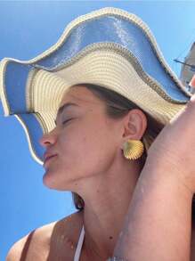 A Set Of 6 Fashionable And Elegant Golden Stainless Steel Earrings For Women, Featuring Jewelry Elements Such As Starfish, Shells, Seashells And Feathers, Free Of Allergens, With Long-Lasting Colors, Suitable For Daily Wear And A Graduation Season Gift.