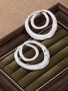 1 对女士超大夸张不对称圆形镂空十字交叉耳环，极简时尚，适合日常佩戴