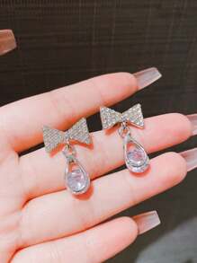 1 par de pendientes elegantes y populares de mariposa con cristal de circonita y rinoceronte, minimalistas y de moda