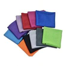 1 运动降温毛巾，吸汗降温毛巾，男女跑步健身速干降温毛巾，便携式夏季冰丝降温运动毛巾，适合户外活动的速干健身毛巾，速干运动毛巾带收纳盒和降温冰毯，适合户外健身和露营！