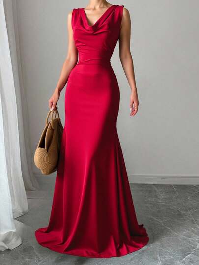 Ideal para eventos de noche, galas o celebraciones formales, esta prenda combina la elegancia clásica con un toque contemporáneo, perfecta para quien busca destacar con distinción, delicadeza y estilo.  Liso    Fiesta  Elegante  Glamour  Minimalista  Romántico  Sexy  Encantador    Asimétrico  Espalda al aire    Boda