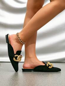 Donne, scarpe slip-on alla moda con catena metallica, punta affusolata, colore unito, tacco piatto, stile urbano, colore nero, stile urbano, materiale , pantofole - nero - Visualizzare 4