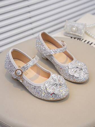 1 双女童亮片蝴蝶结高跟鞋，新款春夏时尚优雅儿童公主鞋，百搭舒适，适合表演、走秀、正式场合，配有可调节钩环扣