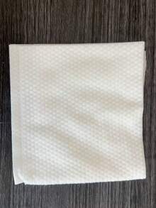 1块现代几何图案厨房清洁布，采用20gsm超柔软涤纶混纺无纺布制成，矩形。吸水性强，经久耐用，可擦拭水渍和油渍，不起球。一次性使用，无需清洗，适用于家庭厨房和户外清洁。颜色和款式随机。