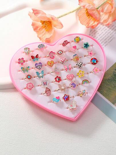 心形盒儿童可调节戒指，各种动物和植物组合戒指，锌合金材质，色彩鲜艳，适合节日和庆典，是送给朋友的绝佳礼物