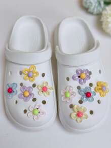 10个可爱甜美的多彩花朵DIY鞋饰，可拆卸多功能凉鞋、木屐、花园鞋装饰纽扣，适合日常穿着、购物、聚会、旅行和度假。