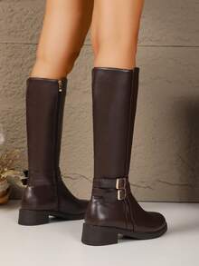 女士棕色时尚侧拉链双腰带金属扣日常休闲靴,PU 皮革鞋面,外观高档,易于护理,薄款保暖内衬,保暖透气,经典款式适合大多数脚型,平底舒适,适合全天穿着,高筒设计修饰腿型,百搭秋冬马靴,及膝靴 - 棕色 - 查看 6