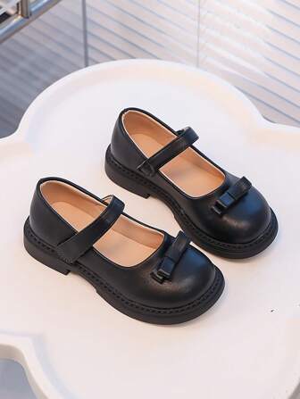 全新黑色纯色花卉装饰女童校园表演鞋，适合小学生，适合春秋季