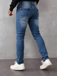 Jeans skinny para hombre en denim azul claro, ajustados y modernos, ideal para estilos casuales - Azul lavado medio - Ver 2