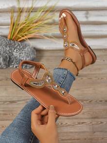 最新款式波西米亚人字拖凉鞋，平底休闲凉鞋