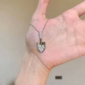 Sterling Silver Zirconium Small Spade Necklace For Women Light Luxury Personalized Fashionable Niche Design High-End Gold Spade Clavicle Chain New Accessories