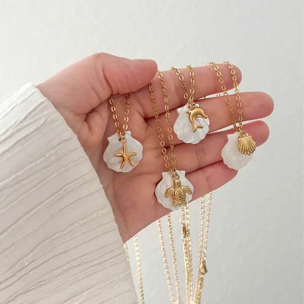 1pc Stainless Steel Shell Turtle Starfish Dolphin Pendant Necklace, Gold-Tone, Fashion Ocean Style, Suitable For Women Summer Beach Vacation And Daily Accessories