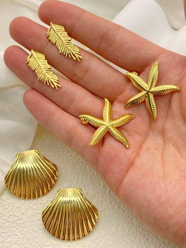 A Set Of 6 Fashionable And Elegant Golden Stainless Steel Earrings For Women, Featuring Jewelry Elements Such As Starfish, Shells, Seashells And Feathers, Free Of Allergens, With Long-Lasting Colors, Suitable For Daily Wear And A Graduation Season Gift.