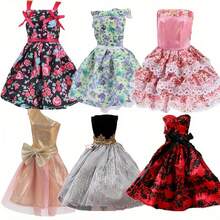 25件套时尚娃娃服装及配饰套装，包括2件婚纱、3条迷你裙、10双鞋子和10个衣架 - 适合11.5英寸娃娃，适合3-6岁女孩，可用于角色扮演游戏、节日和圣诞节礼物 - 彩色 - 查看 5