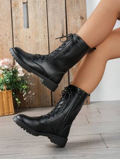 Damen Schwarze Kniehohe Stiefel, Runde Zehenkappe Flache Bequeme Outdoor Schnallen Seitlicher Reißverschluss Chunky Absatz Modische Vielseitige Seitlicher Reißverschluss Leder Schnürung Stiefel Retro Stiefel, Neu für Herbst/Winter