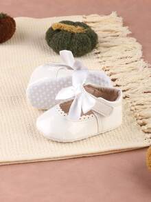 1 Paio di scarpe per ragazze con fiocco, design in pizzo traforato, chiusura a strappo, punta tonda carina e versatile, adatte per primavera e autunno - Bianco - Visualizzare 1